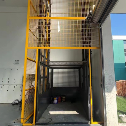 德化导轨式升降机助力物流园破解运输难题