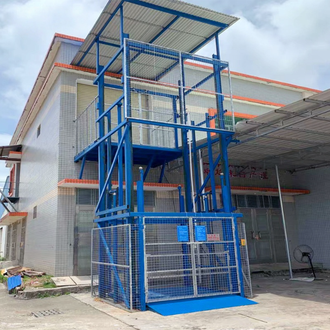 德化建材厂室外升降货梯安装